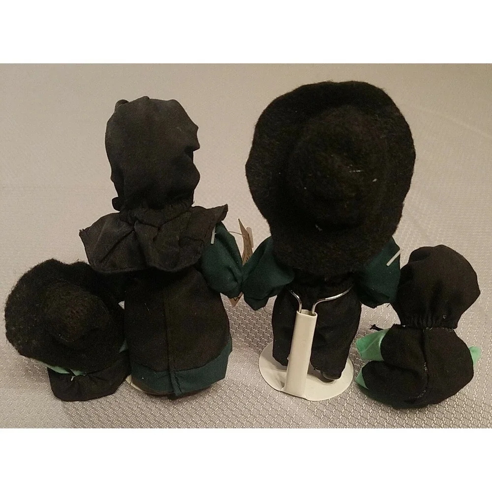 AMISH FAMILY SET‎ OF 4 porcelain Ornament Dolls
